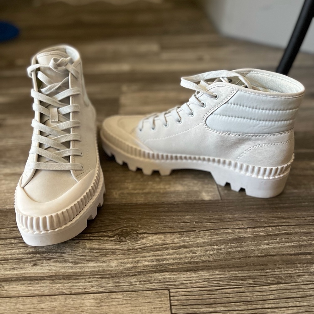 OCIANA SNEAKERS IN DOVE NUBUCK